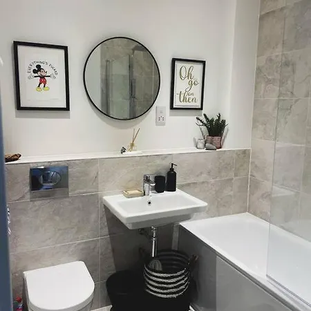 شقة Stunning 2 Bedroom In Bedminster Down *